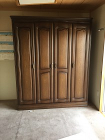 大きな婚礼家具(クローゼット)