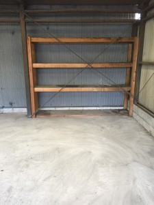 不用品やゴミを片付けた物置スペース