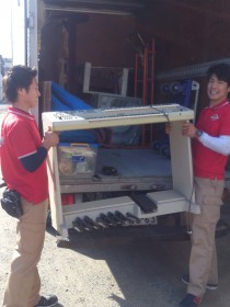 荷物を運ぶスッキリドクター