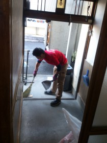 泉大津市で玄関周りの清掃