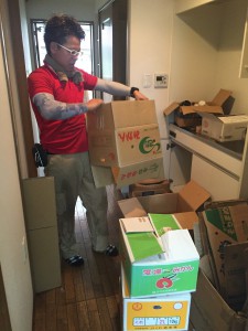 老人ホームへのご入居前の荷物の梱包作業